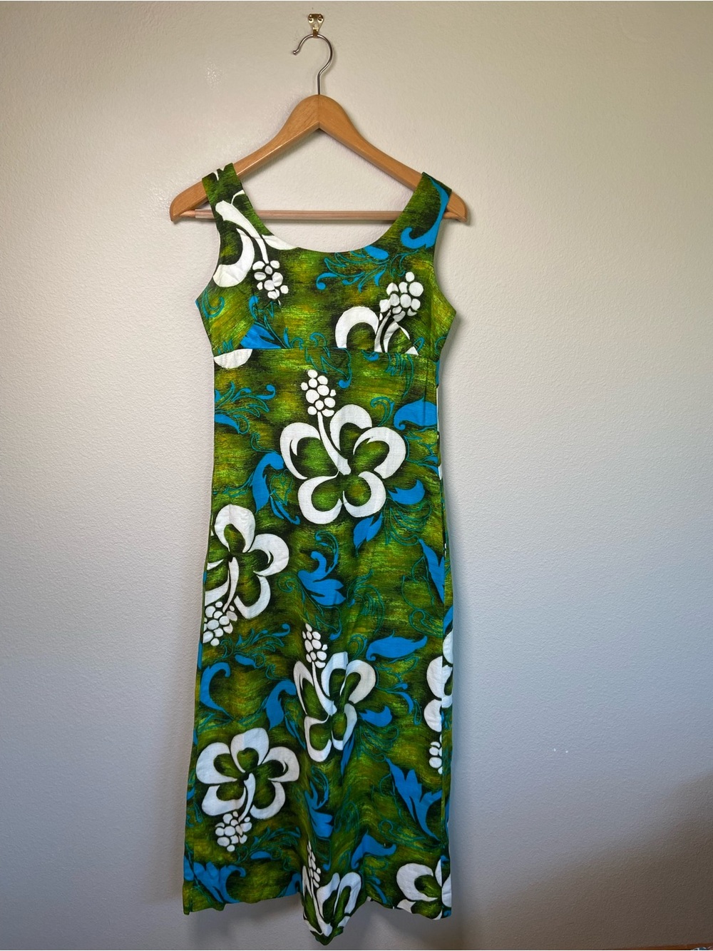 Vintage 1960s Royal Hawaiian Dress
